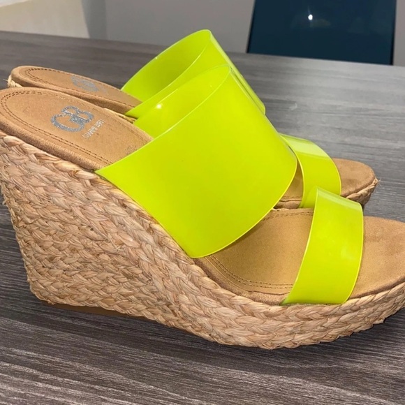 Gianni Bini neon Wedges size 6 Neon green New dillards heels shoes - Picture 2 of 4